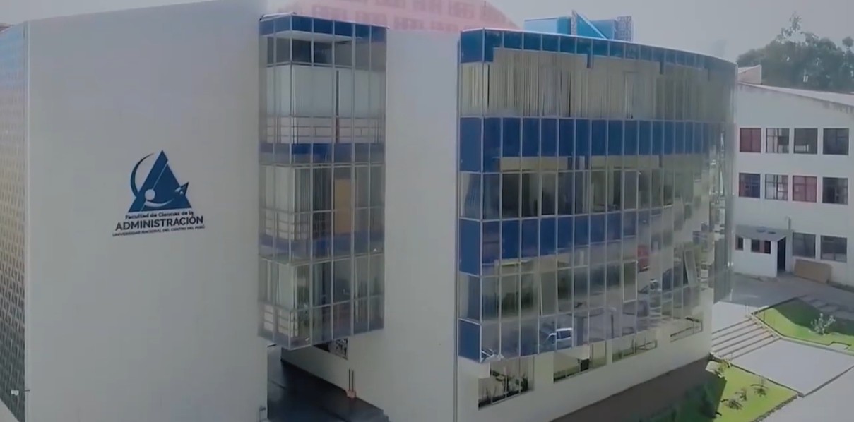 Únete a la Facultad de Administración de la UNCP